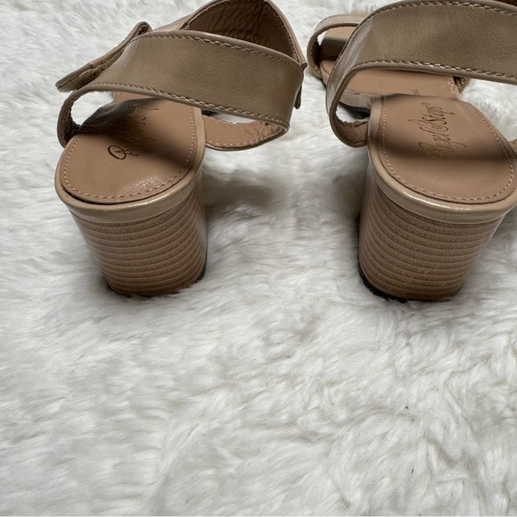 3/$32 Angel Steps Beige Sandals Size 6 - Picture 8 of 13